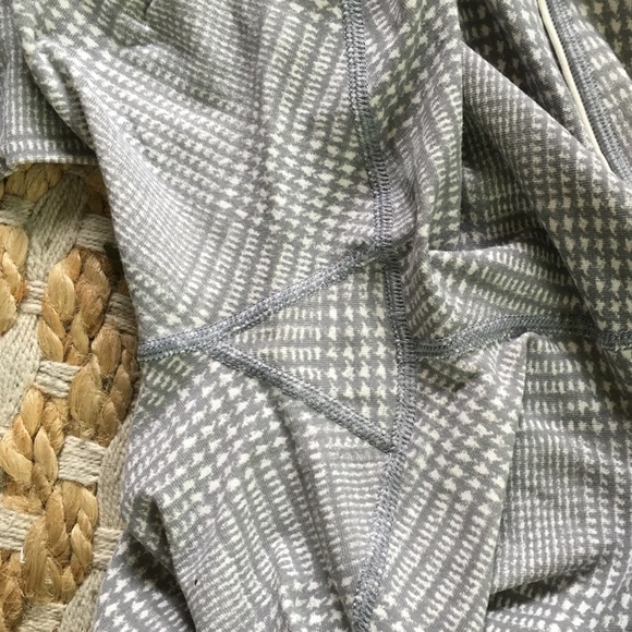 $60 on Ⓜ️ Rare Lululemon Plaid Under Wunders - Picture 4 of 4