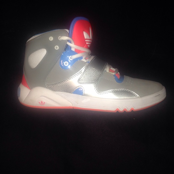 Adidas shoe! - Picture 1 of 4