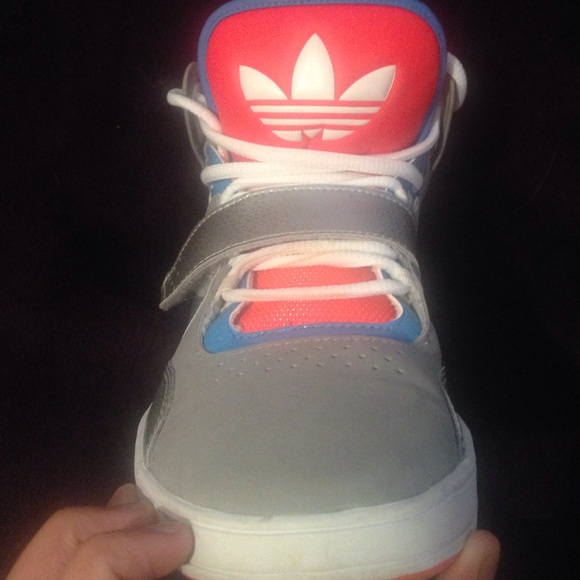 Adidas shoe! - Picture 2 of 4