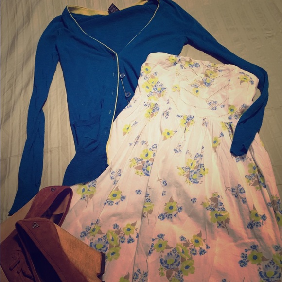 Floral and fun strapless dress!