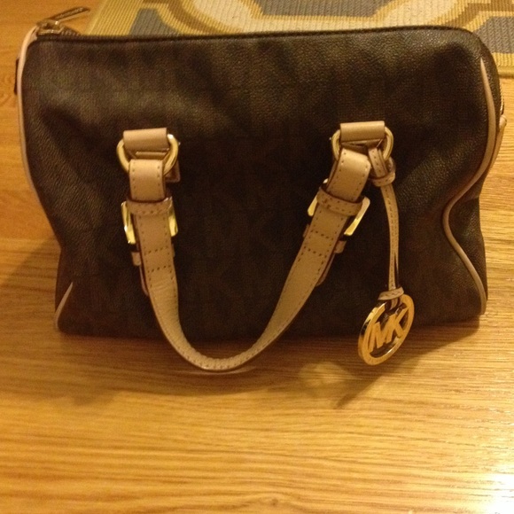 Classic Michael Kors Grayson Medium Satchel