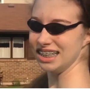 Meet your Posher, Naya