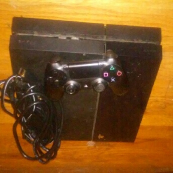 PlayStation4 - Picture 3 of 3
