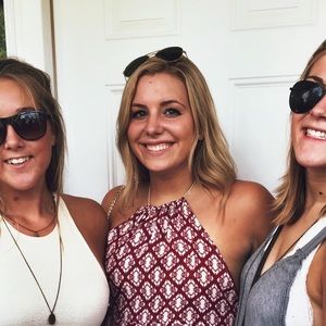 Meet your Posher, Caitlin