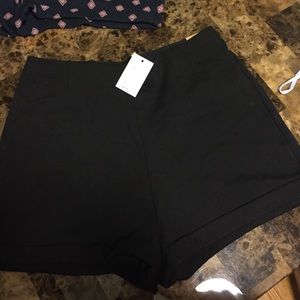 Hollister short sizeM black ,high waist ,new
