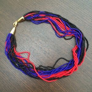 🎈5/$15 💕HP! Tri-color beaded necklace