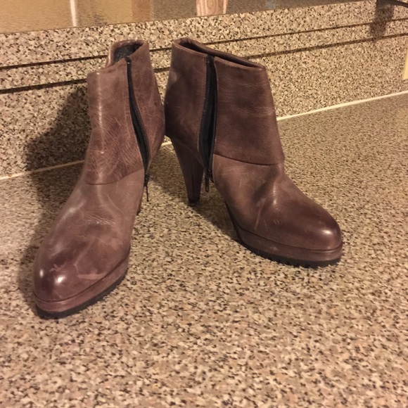 Purple/brown leather boots