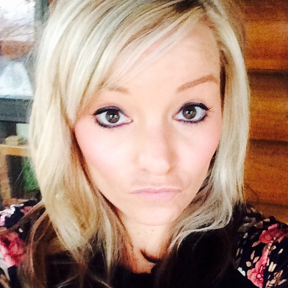 Meet your Posher, Lynseh - Picture 2 of 2