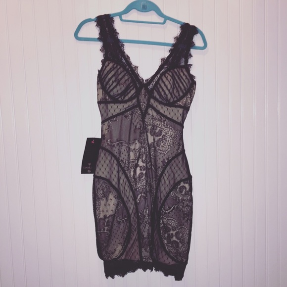 Bebe black lace form fitting party dress!