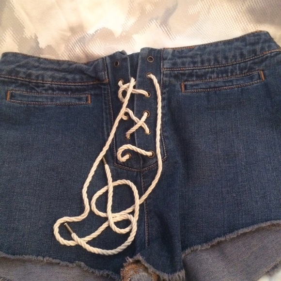 NEW BDG side zipper lace up Jean shorts - Picture 3 of 4