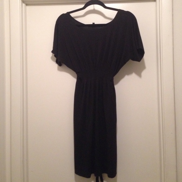 Black short sleeve dress with tie waist