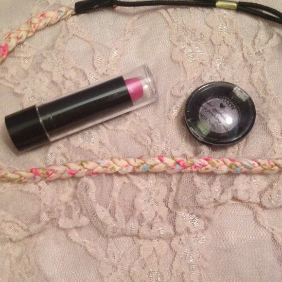 Cute lace top - Picture 2 of 2