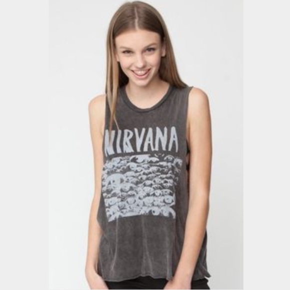 💫 BRANDY MELVILLE nirvana muscle tee 💫.