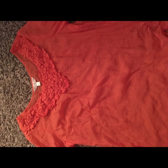 Coral sheer top. 3/4 sleeves