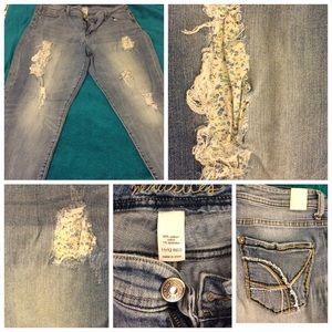 Maurice's boyfriend cut 11/12 distressed pants