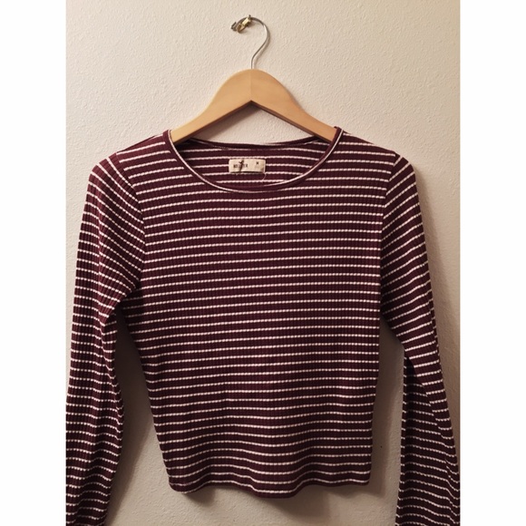 💫 ripped maroon striped cropped top 💫