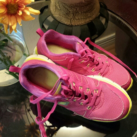 Sketchers sneakers
