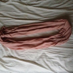 PEACHY SCARF WITH GOLD DETAILING