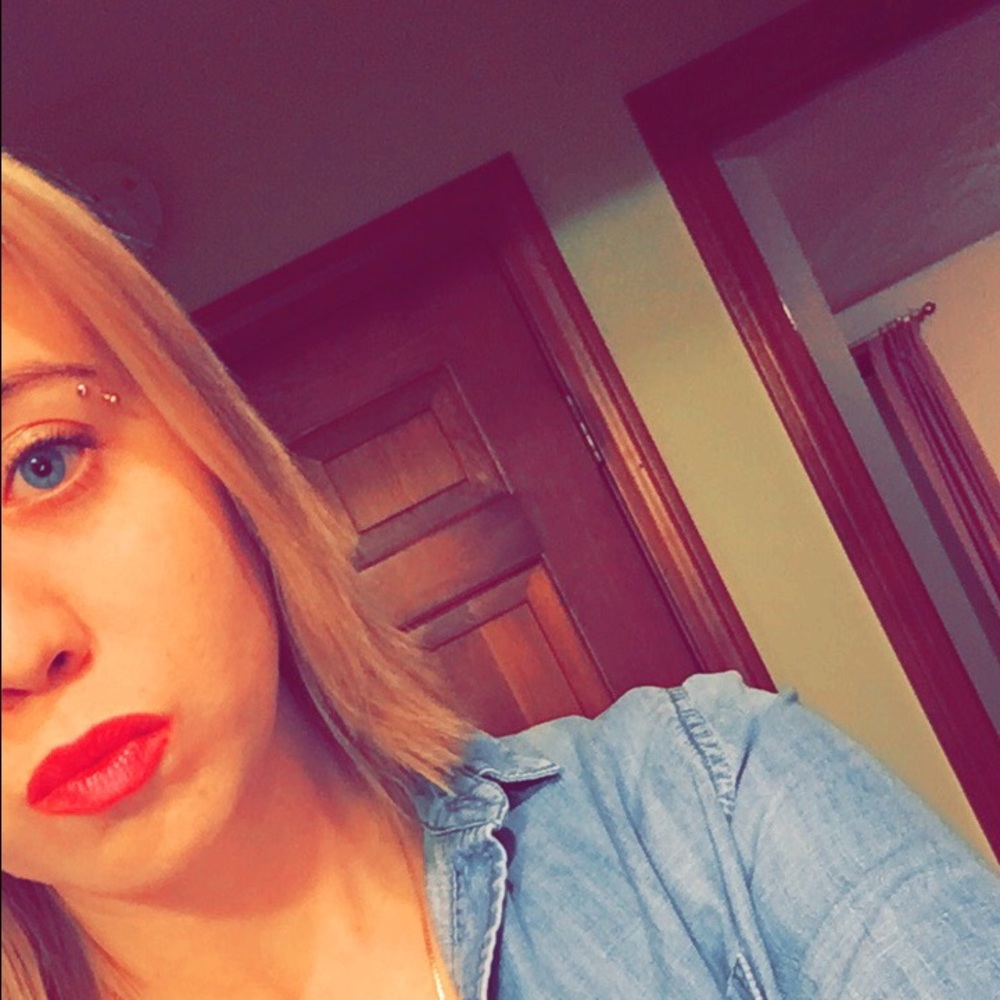 Meet your Posher, Laina