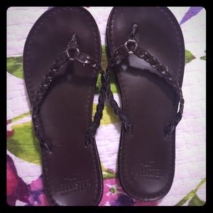 Great used condition! Hollister sandals