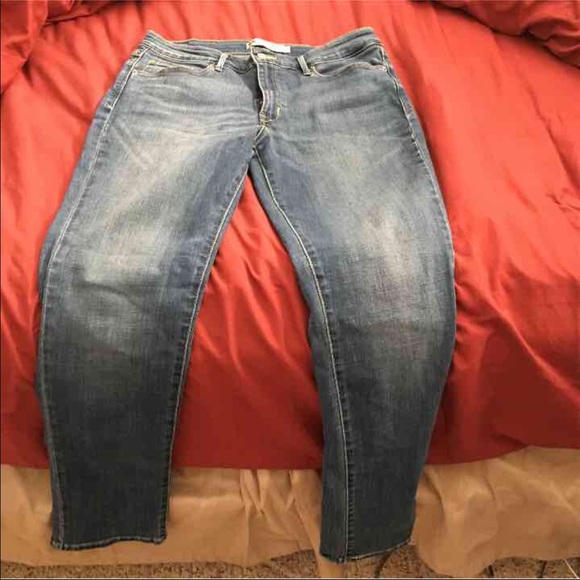 Levis Mid rise Skinny