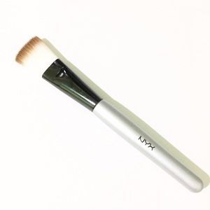 NYX Flat Brush