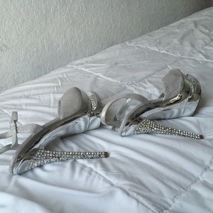 ✨Steve Madden stiletto with 💍 out heel ✨