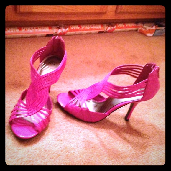 Beautiful magenta Elle heels