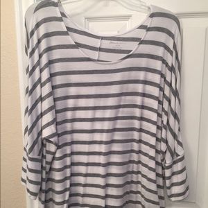 Lane Bryant 3/4 zipper sleeve tee