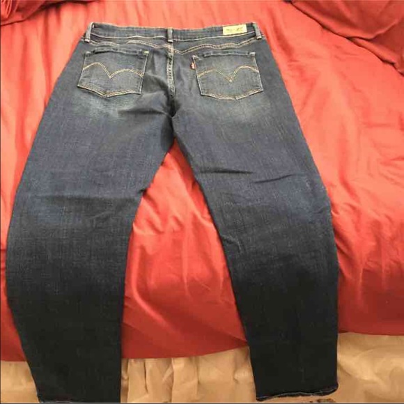 Levis Mid rise Skinny