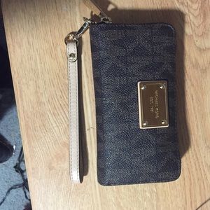 Michael kors wallet with wrist band