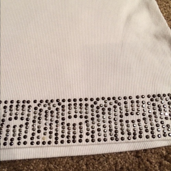 Express tank top with embellishments - Picture 3 of 3