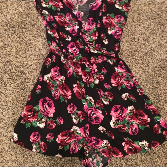 Charlotte Russe floral shorts romper XS - Picture 1 of 2