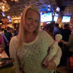 Meet your Posher, Dana