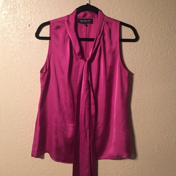 Used magenta sleeveless top size 10P