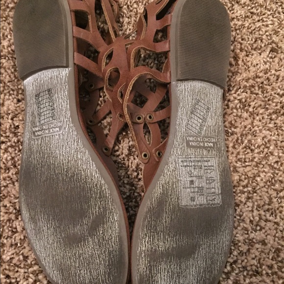 Sandals - Picture 3 of 3