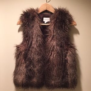 Club Monaco fur vest in XS