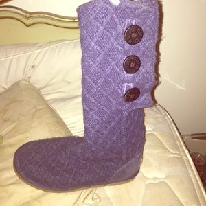 I am selling knit cardy ugg boots size 9
