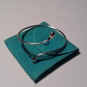 Tiffany Elsa Peretti Elongated Teardrop Bangle
