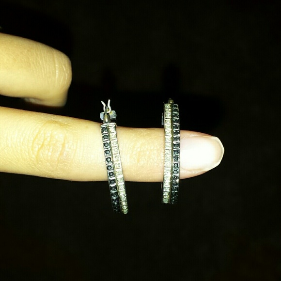 Sterling silver black/white CZ earrings!