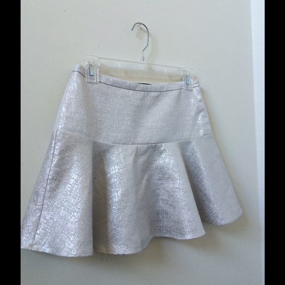 Express Metallic White Skirt - Picture 2 of 4