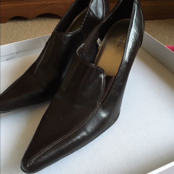 Espresso brown heeled booties