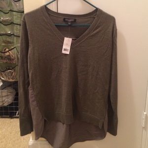 Olive green v-neck cashmere sweater
