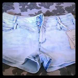 BLUE SPICE Denim Short.