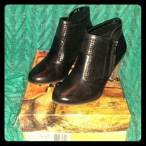 BRAND NEW! Bella Vita black ankle boots!!