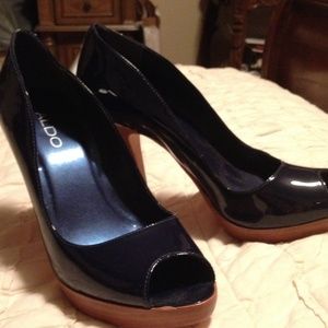 Pearlized navy pumps