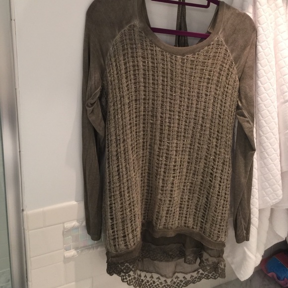 Light weight sweater
