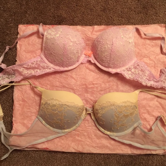 Victoria's Secret Other - Victoria secret bras !!