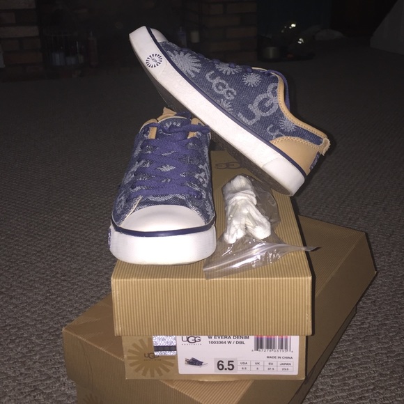 Ugg Authentic. Size 6.5. W/original box. Worn once