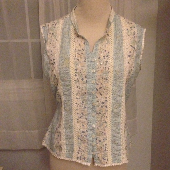 Dress Barn sleeveless loop and button shirt.